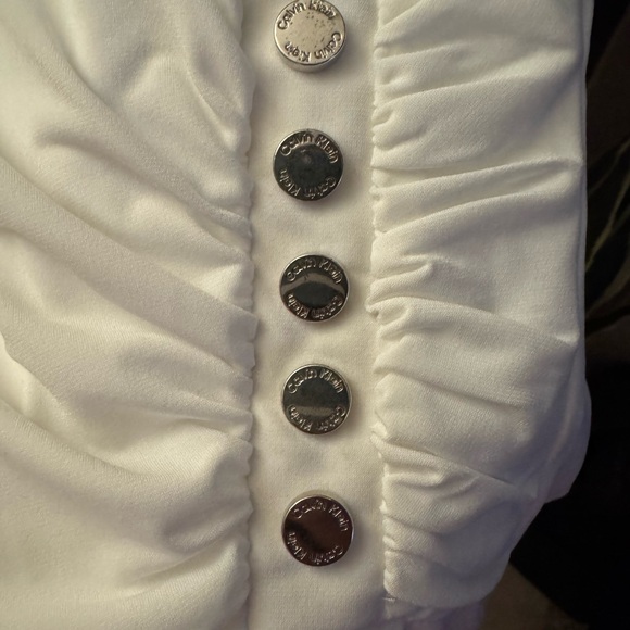 Elegant White Women's Top with Button Detail - Picture 4 of 5